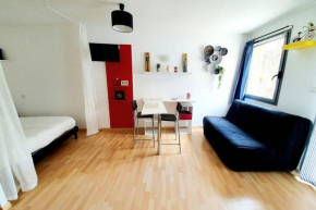 STUDIO TOUT CONFORT-A DEUX PAS DU PORT